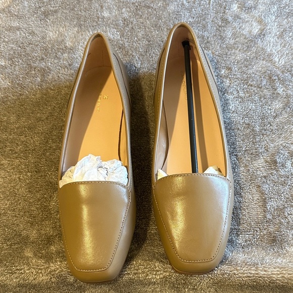 Bandolino Chic Tan Women's Leather Loafers - Picture 1 of 3